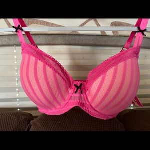 Bra 32DD. Betsy Johnson lacey stripe pink convertible bra